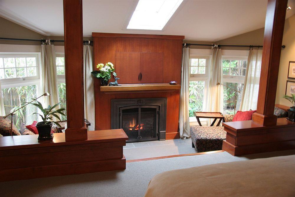 Thistledown House West Vancouver Extérieur photo