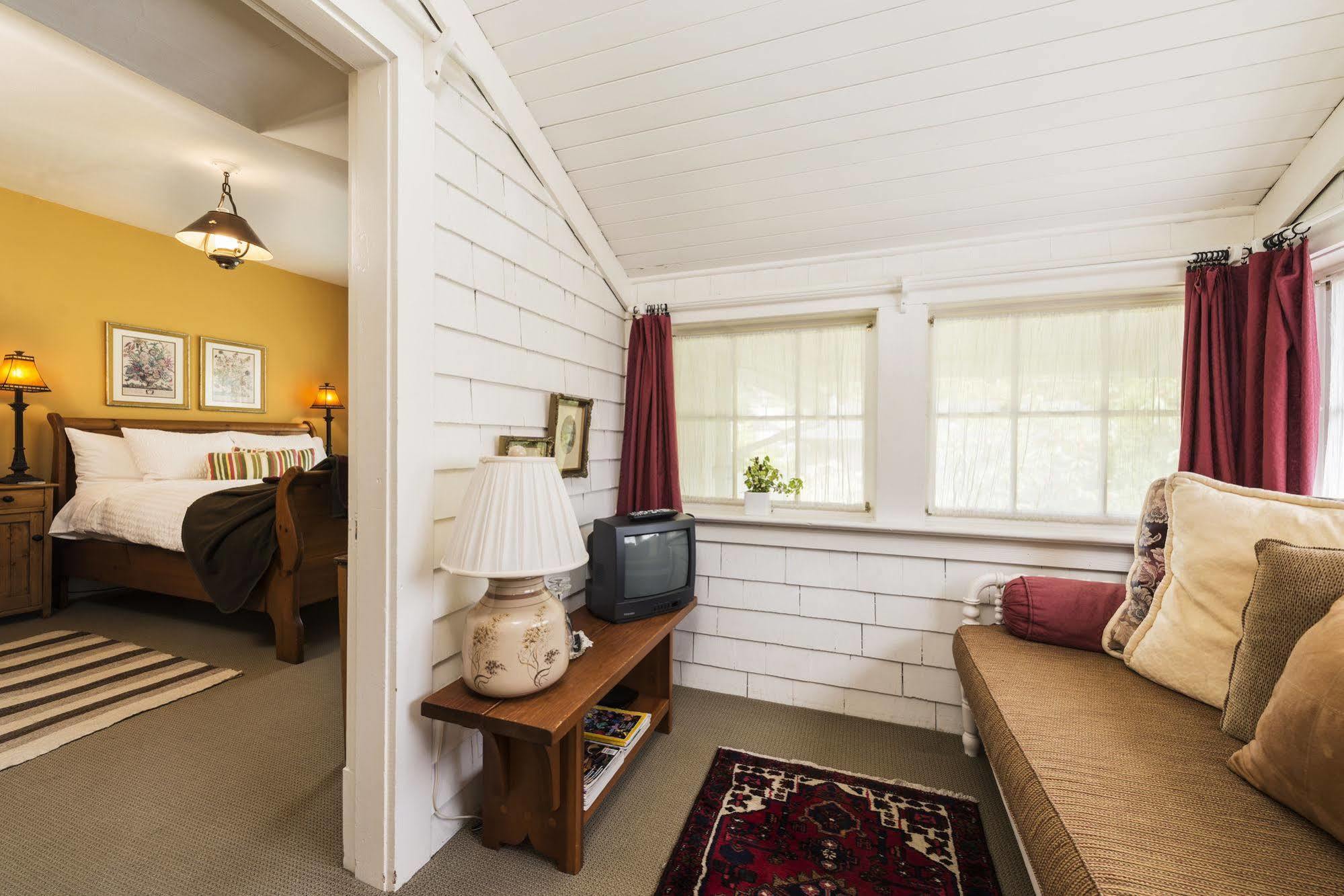 Thistledown House West Vancouver Extérieur photo