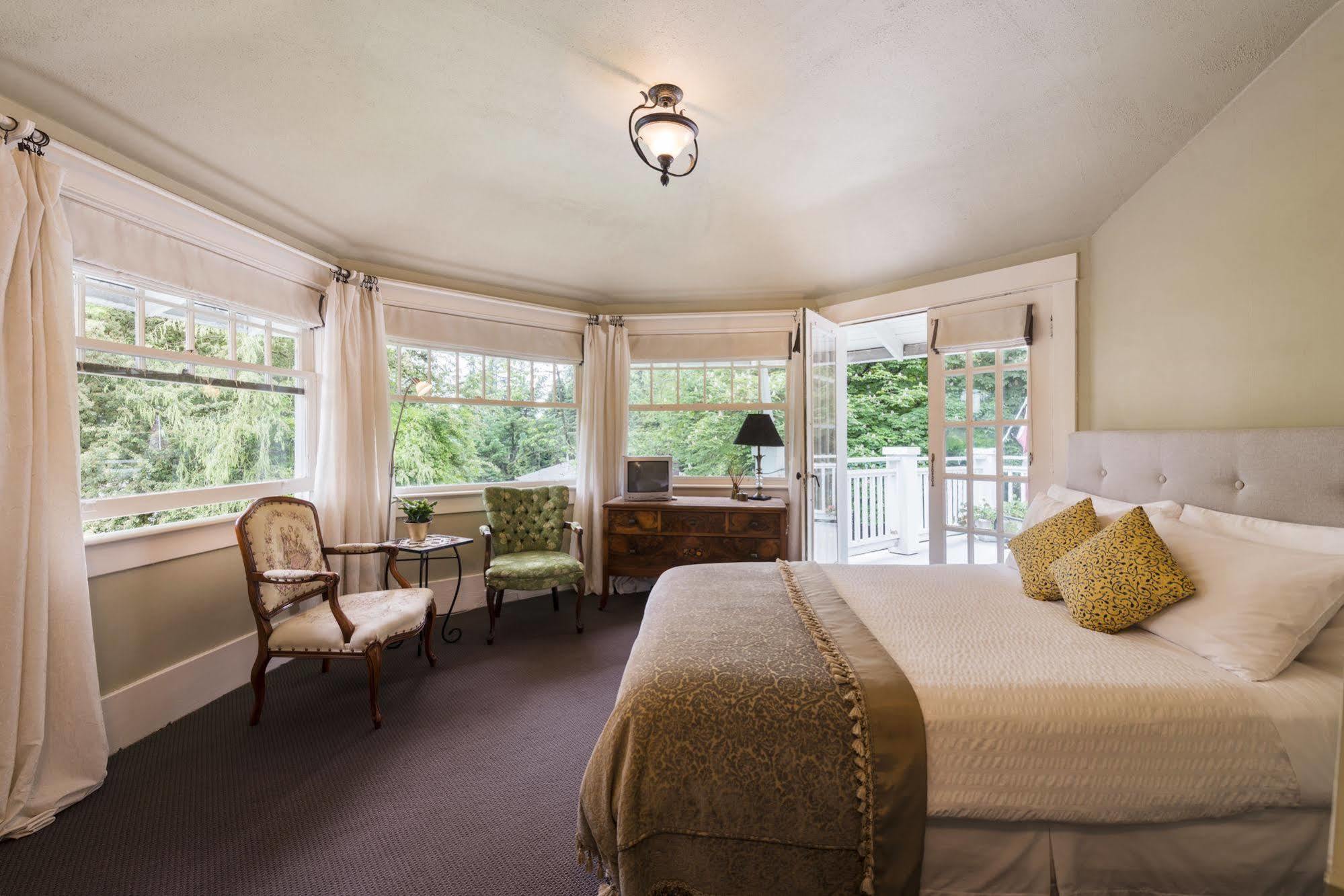 Thistledown House West Vancouver Extérieur photo