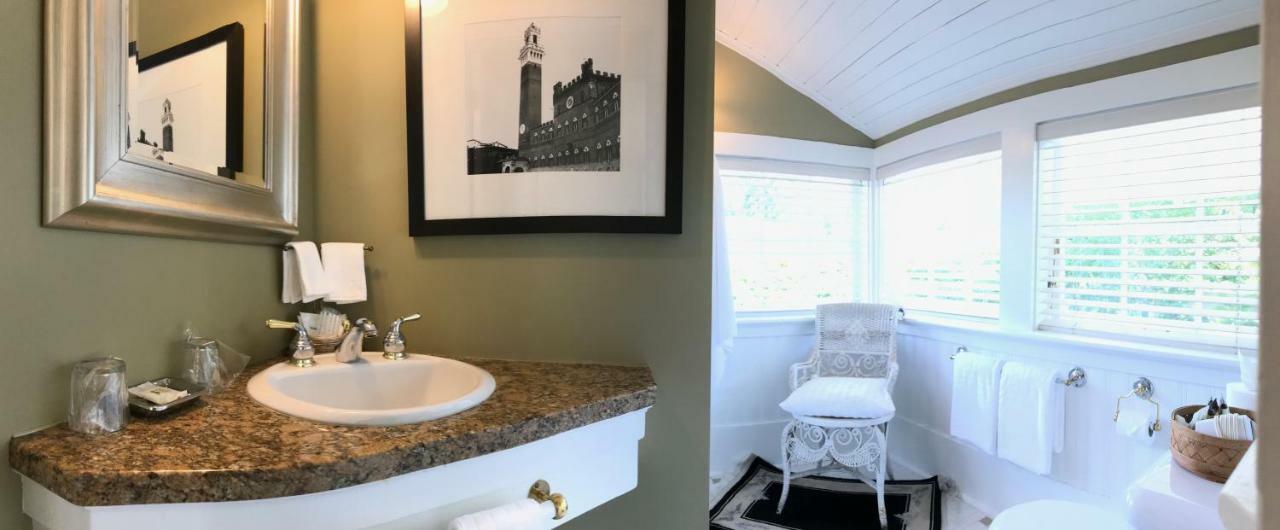 Thistledown House West Vancouver Extérieur photo